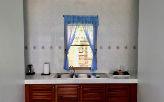 Two bedroom house right on the Maenam beach