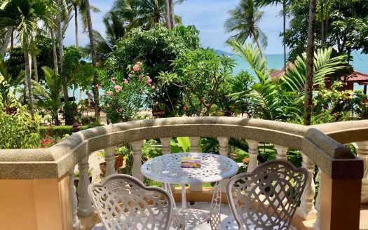 Two bedroom house right on the Maenam beach