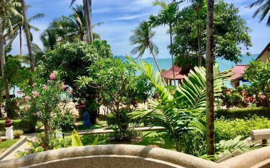 Two bedroom house right on the Maenam beach
