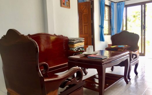 Two bedroom house right on the Maenam beach