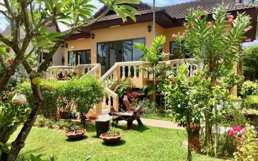House with 2 bedrooms in 10 meters from the sea for rent on Samui