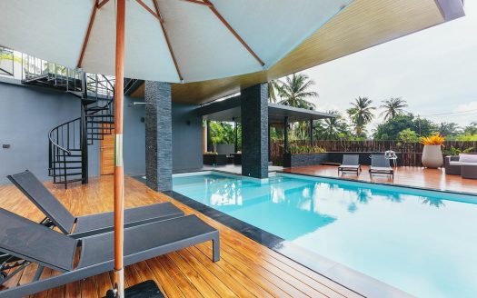 Two-bedroom villa with pool and gym in Maenam area for rent in Koh Samui