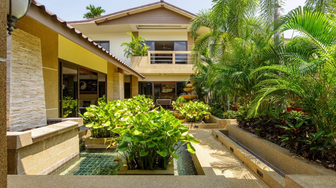 Villa with 5 bedrooms, pool and gym for rent on Koh Samui