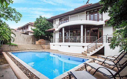 Two-storey 5 bedroom villa near Tongson Bay beach for rent in Samui