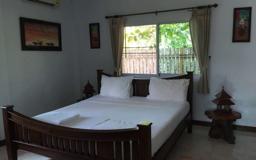 House with a beautiful garden near Maenam beach