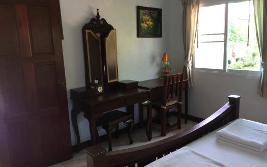 House with a beautiful garden near Maenam beach