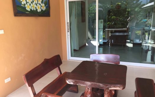 House with a beautiful garden near Maenam beach