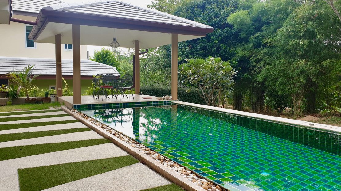 4 bedroom house with pool in Chong Mon for rent in Samui
