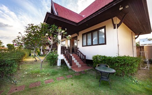 2 bedroom house for rent on Chong Mon beach for rent in Samui