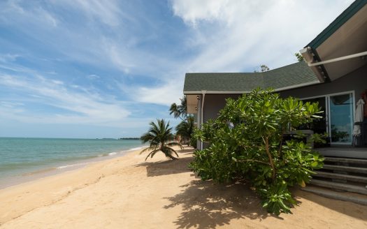 House on the beach of Maenam for rent in Samui