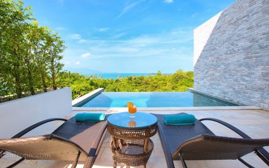 4 bedroom villa with sea views