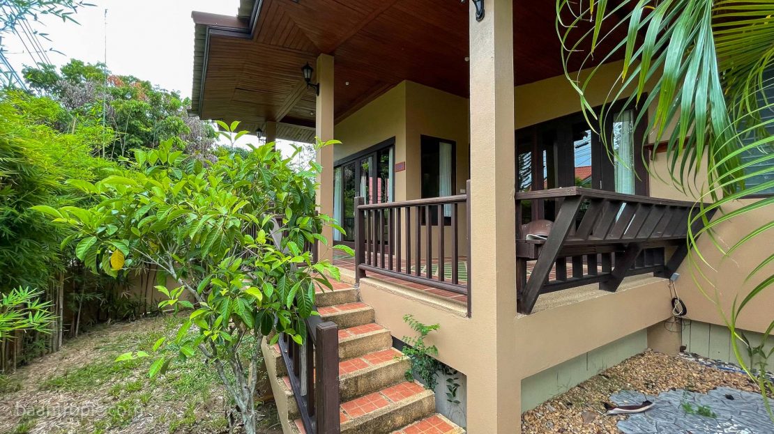 House with 2 bedrooms and a communal pool in a residence in Bangrak area buy on Koh Samui