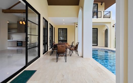 Новые 2 и 3-спальные виллы в тосканском стиле в районе Ламаи